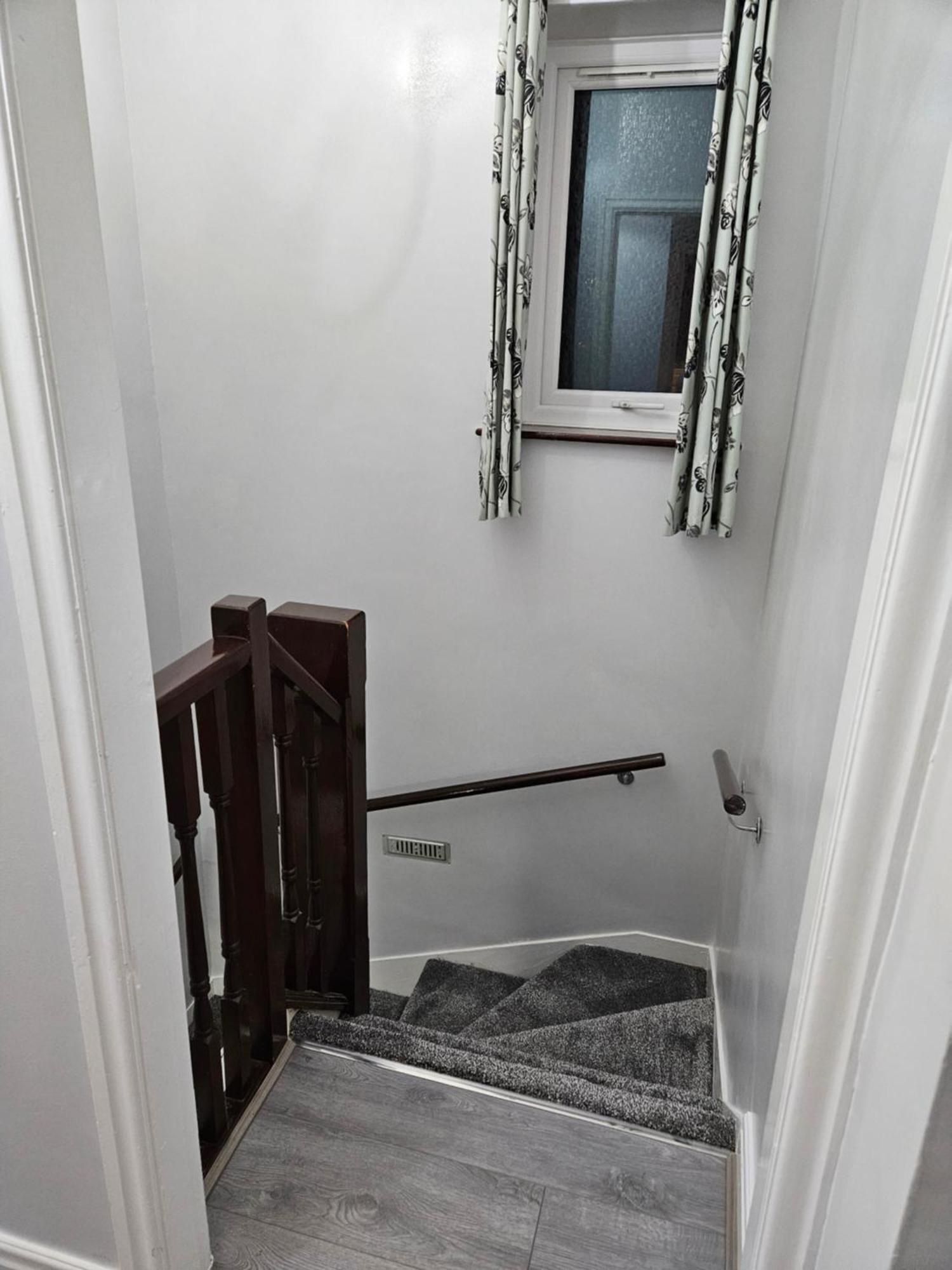 Lister Park Bradford 2Bed Detached Cottage House Parking Cinema Screen Games Room Bradford (West Yorkshire) Exterior foto